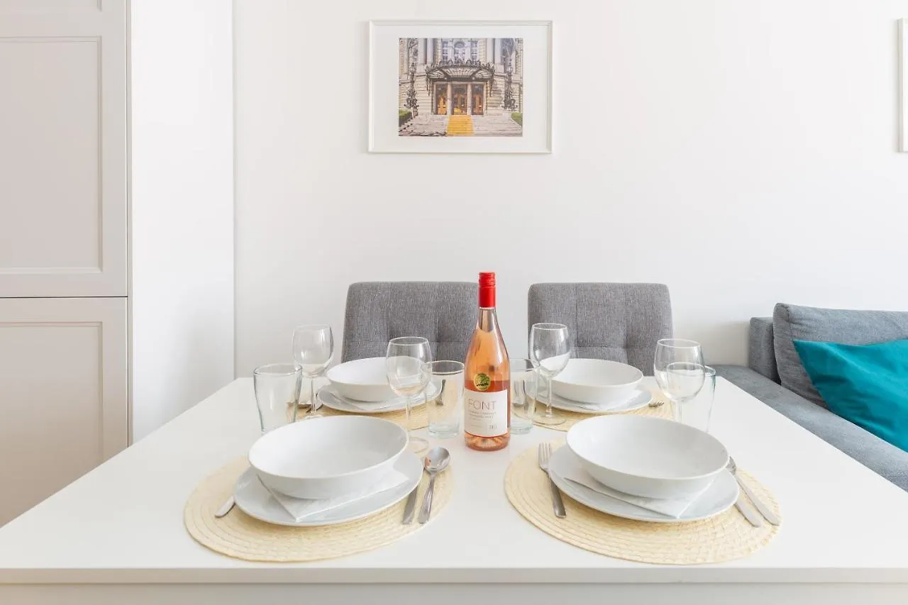 Cozy 3-Bedroom Apartment In The Heart Of Budapest