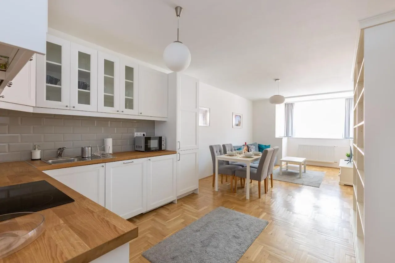 Cozy 3-Bedroom Apartment In The Heart Of Budapest 0*,  Ungarn