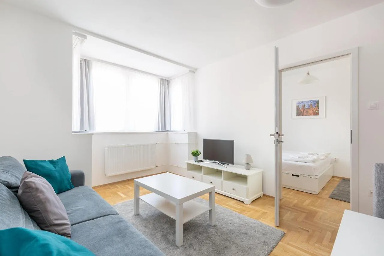 Cozy 3-Bedroom Apartment In The Heart Of Budapest