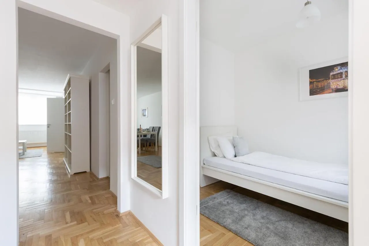 Cozy 3-Bedroom Apartment In The Heart Of Budapest 0*,