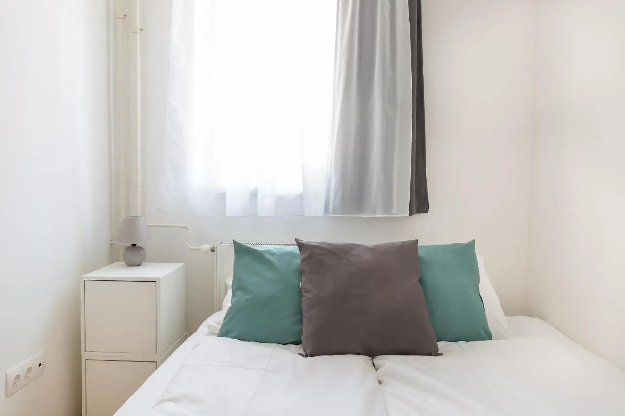 Cozy 3-Bedroom Apartment In The Heart Of Budapest